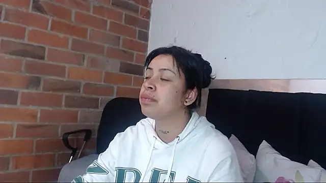 salome  hills1 online show from 02-07-25, 05:29