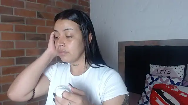 Snapshot of salome__hills1 chatting on 02-15-26, 07:02 salome hills1 online show from 02-15-26, 07:02