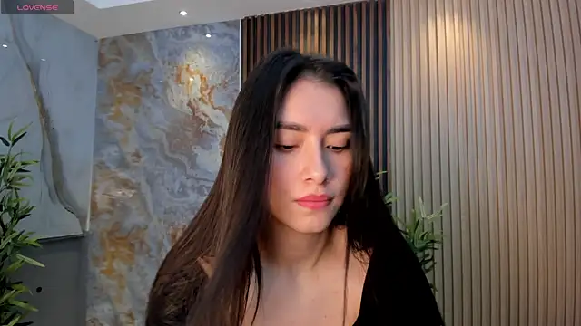 Emmaa Robertss online show from 10-12-25, 03:13
