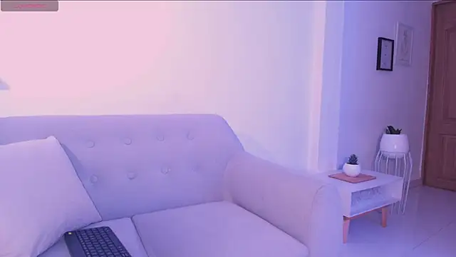 DannaHyde online show from 11-21-25, 06:51