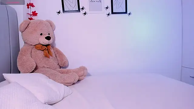Snapshot of DannaHyde chatting on 10-24-25, 09:25 DannaHyde online show from 10-24-25, 09:25