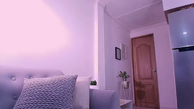 Snapshot of DannaHyde chatting on 02-04-26, 08:15 DannaHyde online show from 02-04-26, 08:15