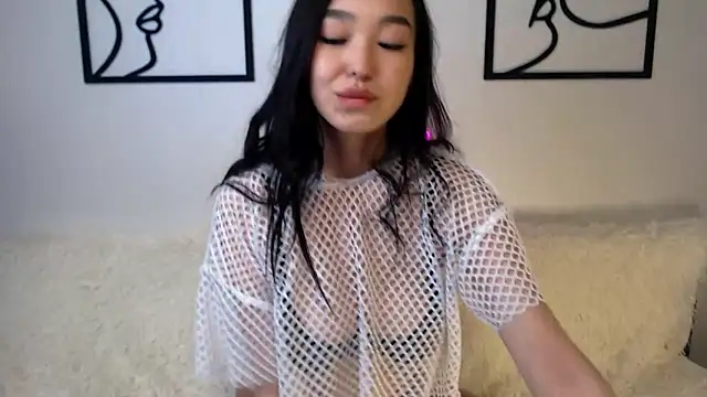 Hitomi Itoo online show from 01-23-25, 01:45