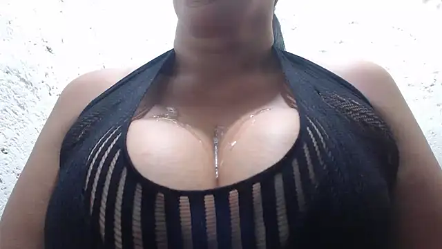 Snapshot of Aranzaboobs chatting on 02-19-25, 03:39 Aranzaboobs online show from 02-19-25, 03:39