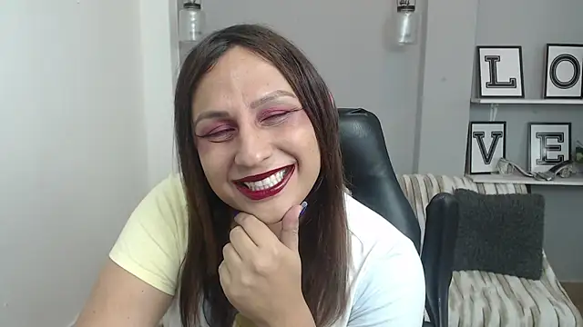 Analia 01 online show from 04-13-26, 01:59