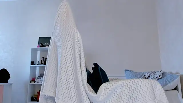 Snapshot of Britney_Ross chatting on 03-11-25, 06:30 Britney Ross online show from 03-11-25, 06:30