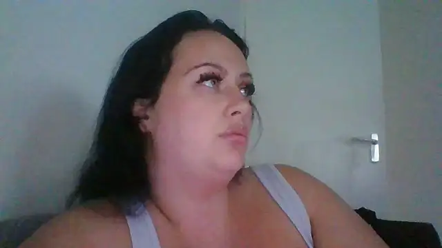 CurvyQueen2023 online show from 10-04-25, 04:41