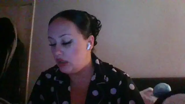 CurvyQueen2023 online show from 12-04-25, 04:06
