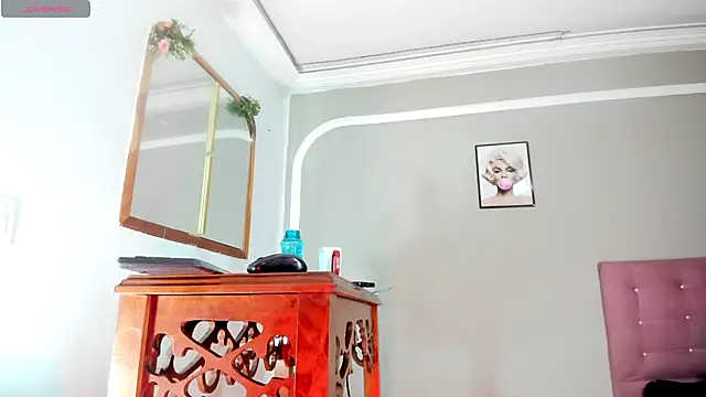 Jimena Grey online show from 10-26-25, 07:03