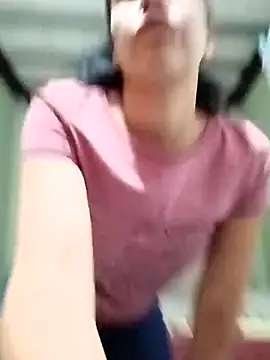 Snapshot of Michellluxo chatting on 04-13-26, 03:27 Michellluxo online show from 04-13-26, 03:27