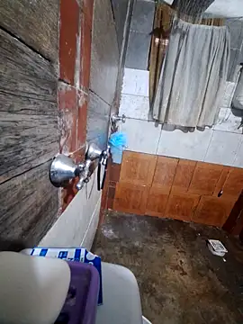 Snapshot of Michellluxo chatting on 09-23-25, 06:59 Michellluxo online show from 09-23-25, 06:59