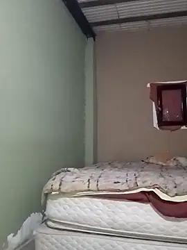 Snapshot of Michellluxo chatting on 02-26-26, 01:38 Michellluxo online show from 02-26-26, 01:38