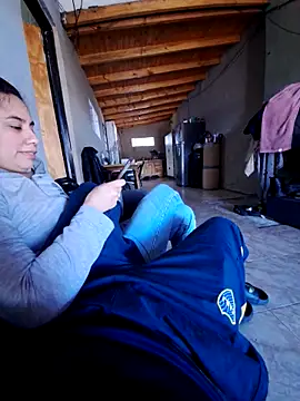 Snapshot of Michellluxo chatting on 09-28-25, 05:09 Michellluxo online show from 09-28-25, 05:09