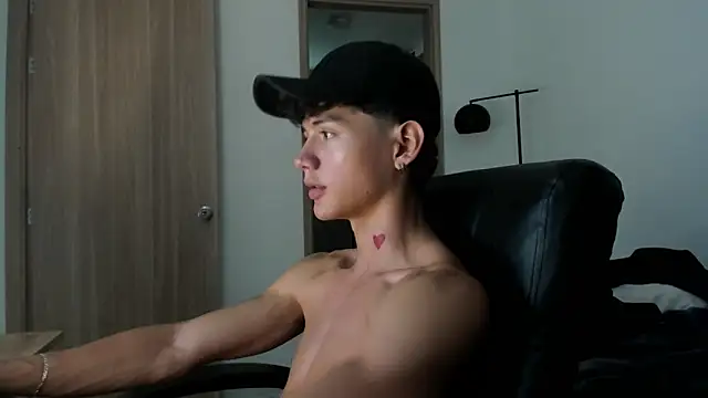 Snapshot of badboy_one_ chatting on 02-06-25, 10:00 badboy one  online show from 02-06-25, 10:00
