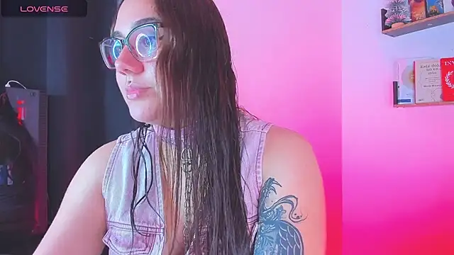 Snapshot of isarhodes_ chatting on 12-29-24, 10:14 isarhodes  online show from 12-29-24, 10:14