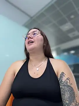 Snapshot of isarhodes_ chatting on 10-27-25, 03:46 isarhodes  online show from 10-27-25, 03:46