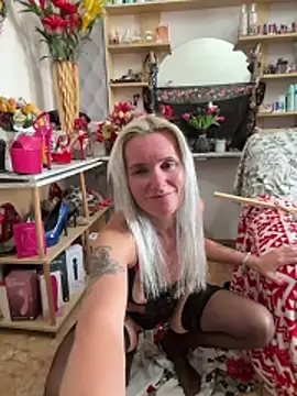 Snapshot of DirtyMargaret chatting on 06-04-26, 02:00 DirtyMargaret online show from 06-04-26, 02:00