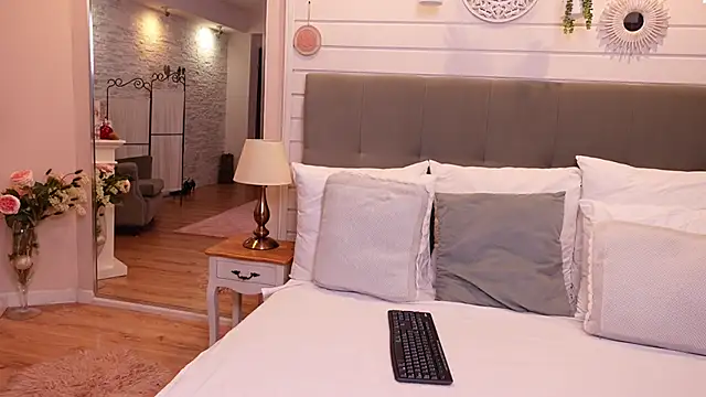 LinaReese online show from 02-27-25, 10:01