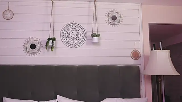 LinaReese online show from 11-26-25, 04:45