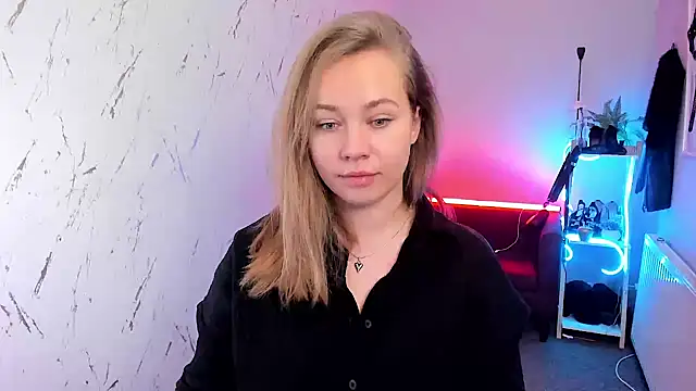 holly xglam online show from 03-05-26, 08:49