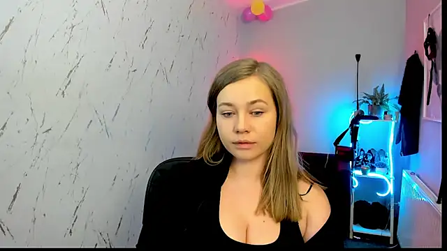 Snapshot of holly_xglam chatting on 02-24-26, 09:15 holly xglam online show from 02-24-26, 09:15