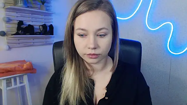 holly xglam online show from 03-18-25, 12:19