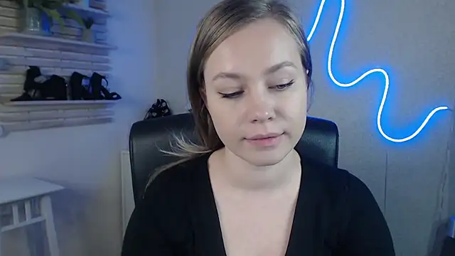 holly xglam online show from 02-26-25, 12:30