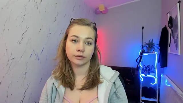 Snapshot of holly_xglam chatting on 02-10-26, 07:57 holly xglam online show from 02-10-26, 07:57