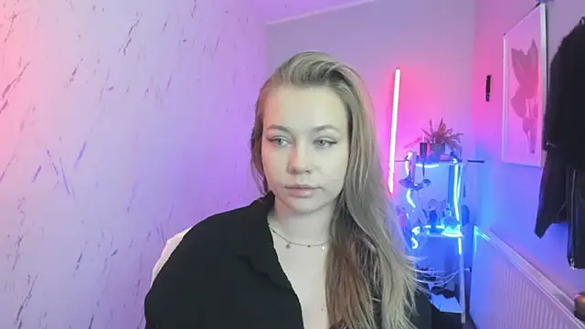 holly xglam online show from 11-24-25, 08:20