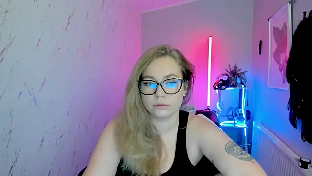 holly xglam online show from 11-10-25, 07:30