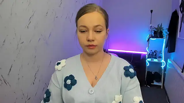 holly xglam online show from 04-13-26, 07:40