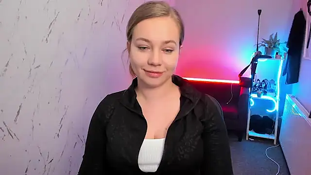 Snapshot of holly_xglam chatting on 02-26-26, 07:58 holly xglam online show from 02-26-26, 07:58