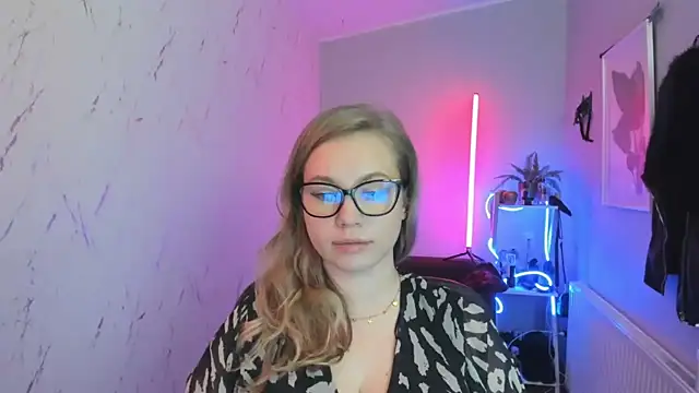 holly xglam online show from 10-29-25, 07:02