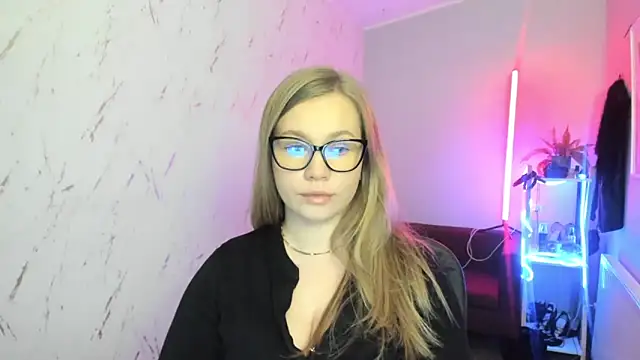 holly xglam online show from 12-21-25, 08:53