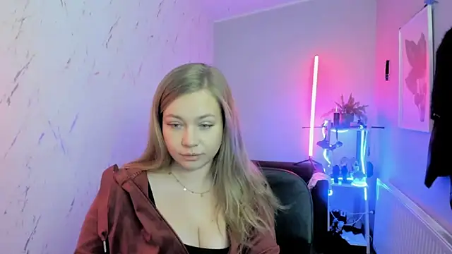 holly xglam online show from 11-22-25, 07:46