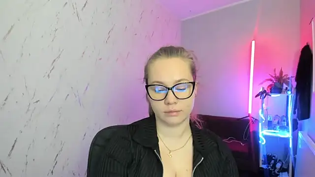 holly xglam online show from 12-16-25, 08:57