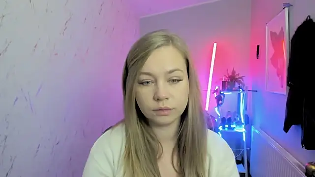 holly xglam online show from 11-20-25, 08:53