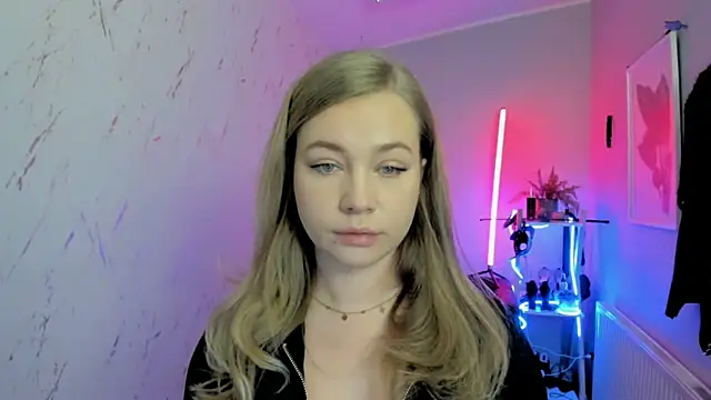 holly xglam online show from 11-18-25, 08:34