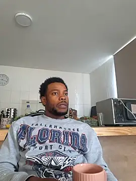 Snapshot of calientoboy chatting on 06-01-26, 01:22 calientoboy online show from 06-01-26, 01:22