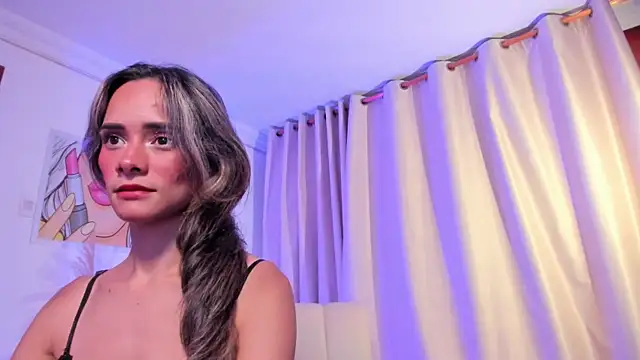 SkiinnyAna online show from 12-21-25, 07:37