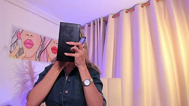 SkiinnyAna online show from 03-25-26, 07:35