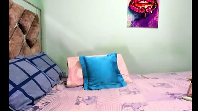 Snapshot of Evilmichellts1 chatting on 05-12-26, 03:29 Evilmichellts1 online show from 05-12-26, 03:29