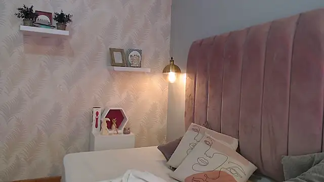 LeenaBrown online show from 11-21-25, 12:26