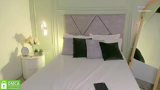 Snapshot of _Miss_Kimm chatting on 06-19-26, 12:44 Miss Kimm online show from 06-19-26, 12:44