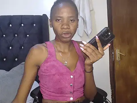 Snapshot of Sexyprecious01 chatting on 09-27-25, 02:23 Sexyprecious01 online show from 09-27-25, 02:23