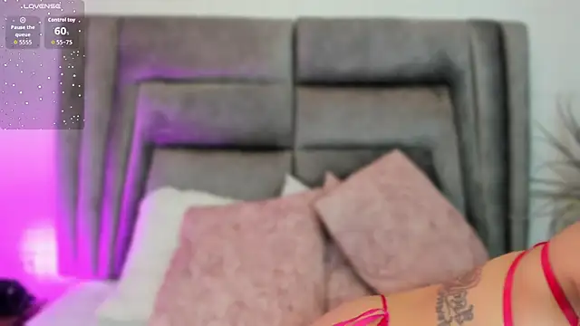 sophiee smith online show from 10-07-25, 11:33