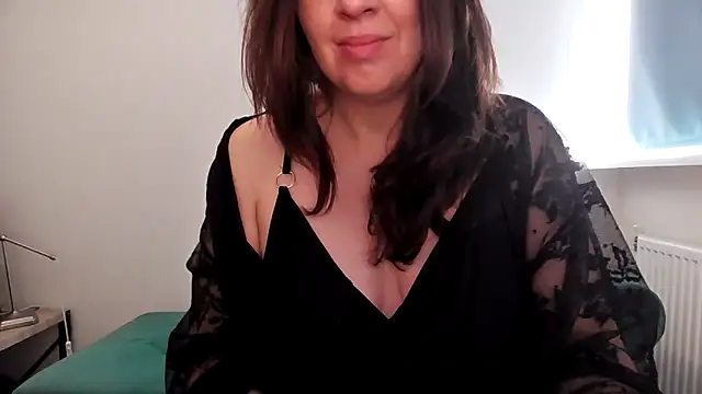 Ella Next Door online show from 12-15-25, 01:28