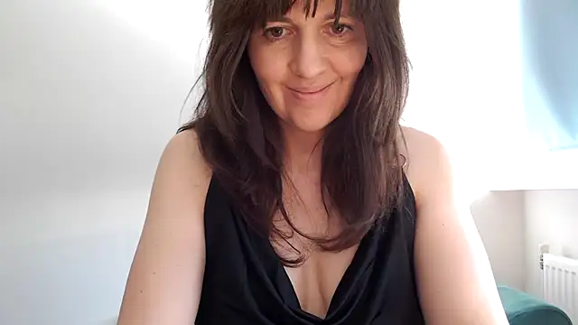 Snapshot of Ella_Next_Door chatting on 02-27-26, 10:59 Ella Next Door online show from 02-27-26, 10:59