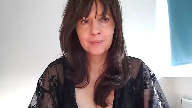 Snapshot of Ella_Next_Door chatting on 02-15-26, 09:41 Ella Next Door online show from 02-15-26, 09:41