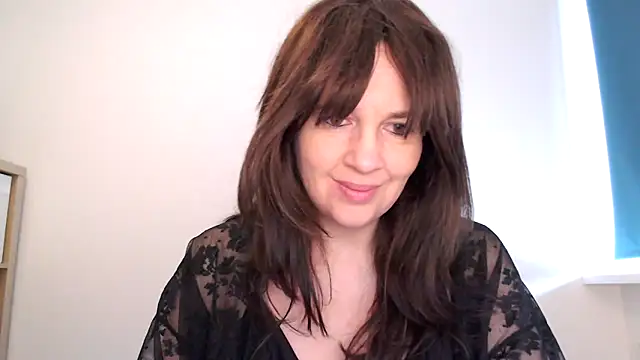 Snapshot of Ella_Next_Door chatting on 02-01-26, 08:23 Ella Next Door online show from 02-01-26, 08:23